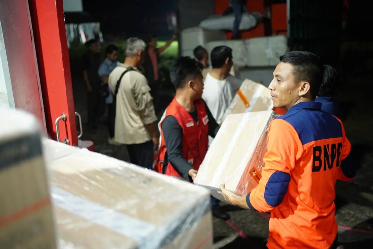 Bantuan 16 Ton BNPB untuk Warga Terdampak Erupsi Gunungapi Ibu Tiba di Halmahera Barat